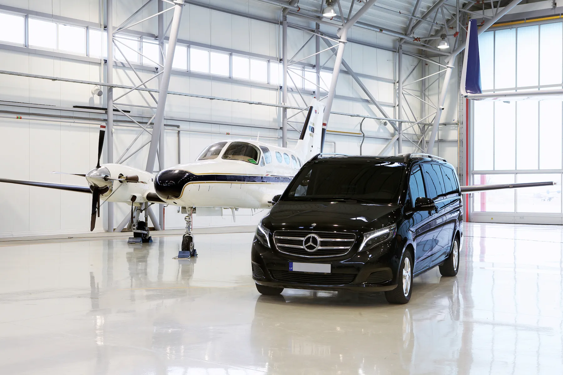 What to expect during airport transfers in Riga with a luxury transfer service