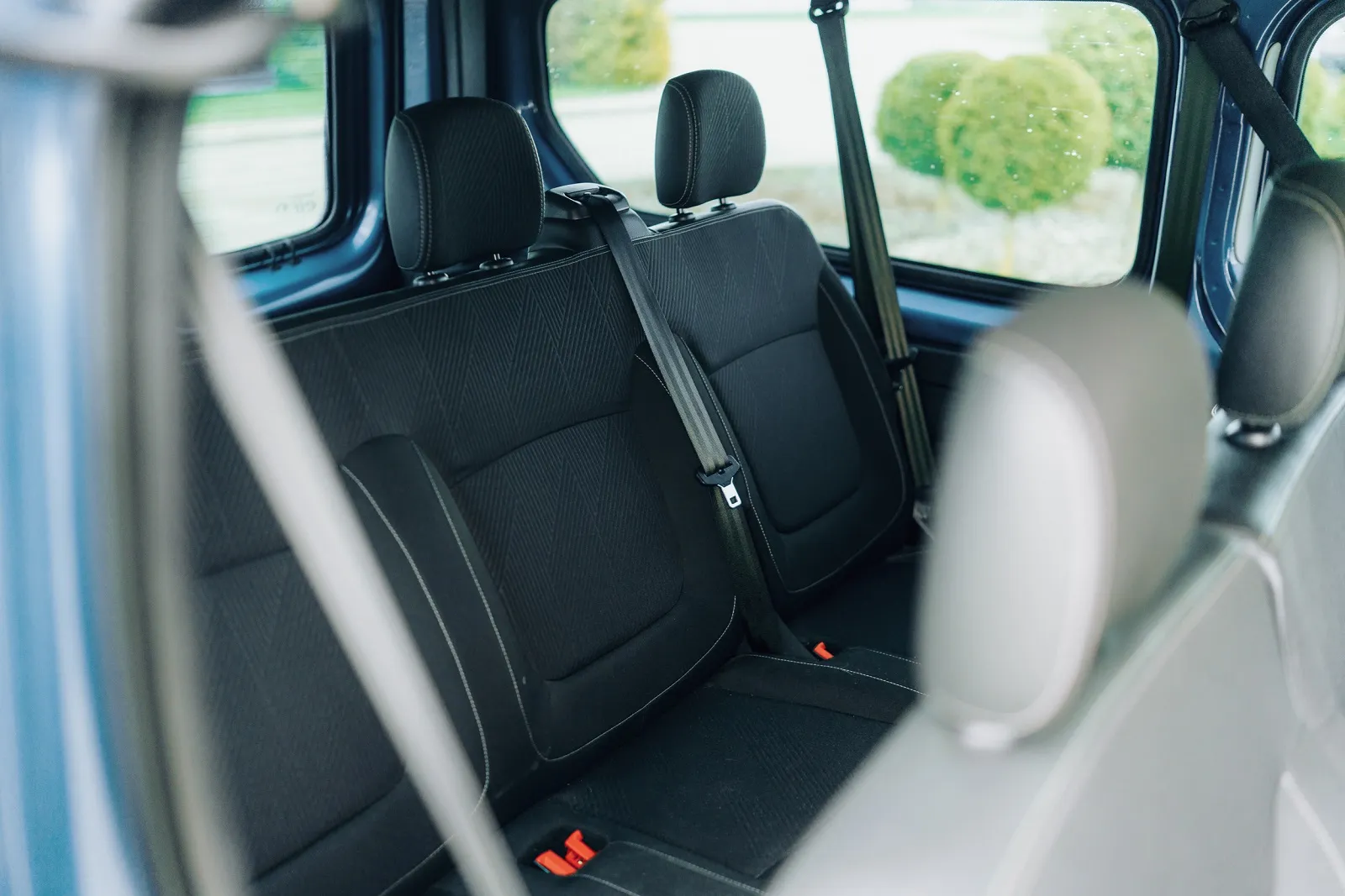 Rear passenger interior of Renault Trafic minivan offering comfortable seating