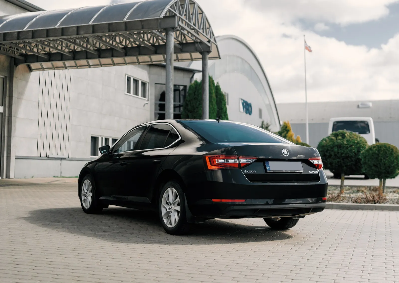 Škoda Superb standard class vehicle rear view for airport and intercity transfers